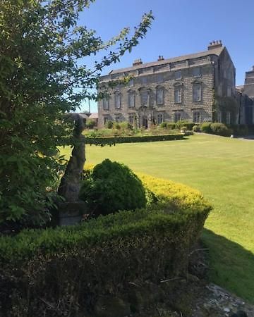 Moresby Hall Kültér fotó